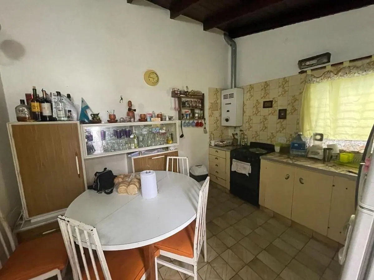 Venta de casas en calle 35 e 131 y 132 - San Carlos 4