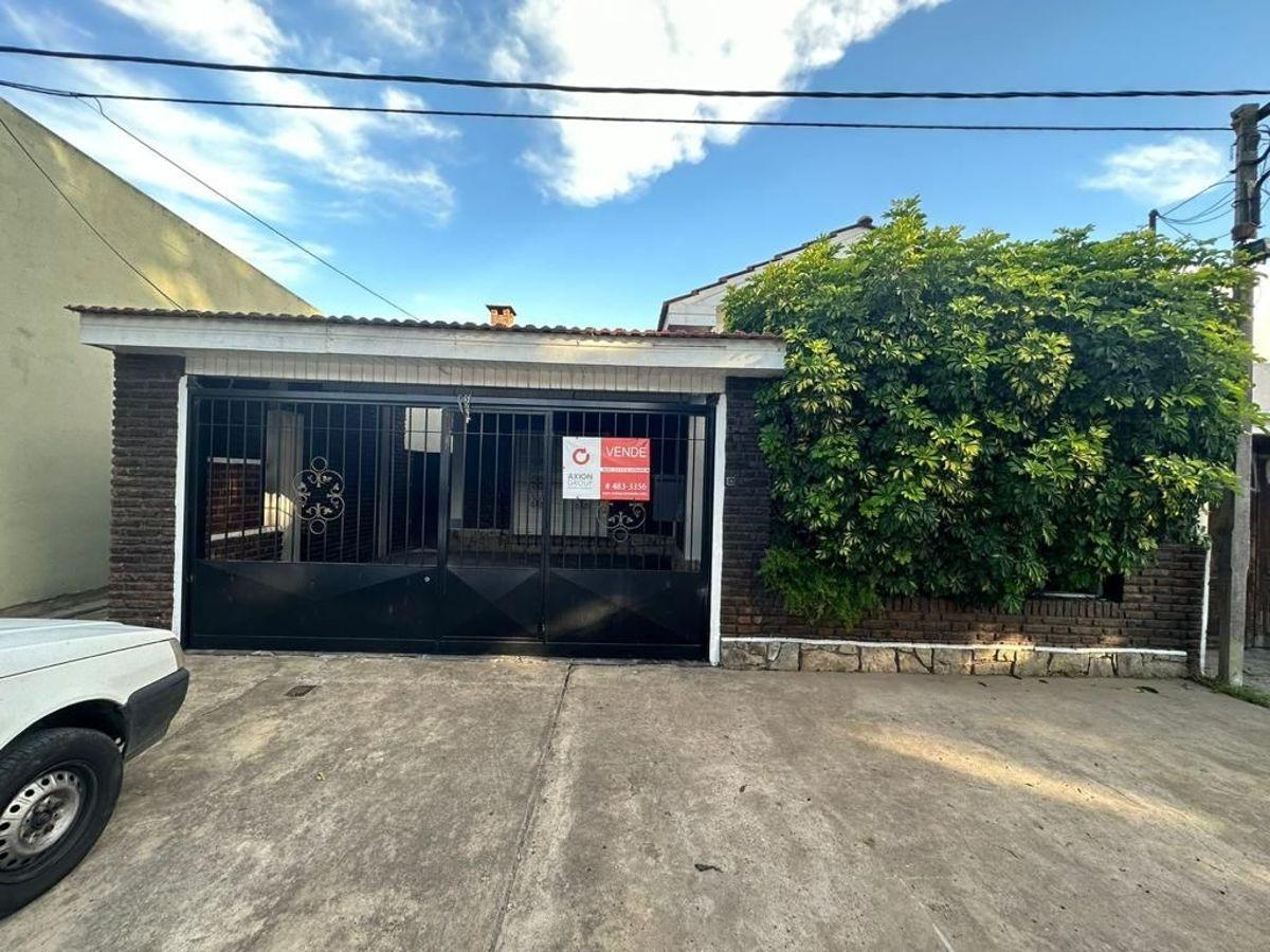 Venta de casas en calle 35 e 131 y 132 - San Carlos