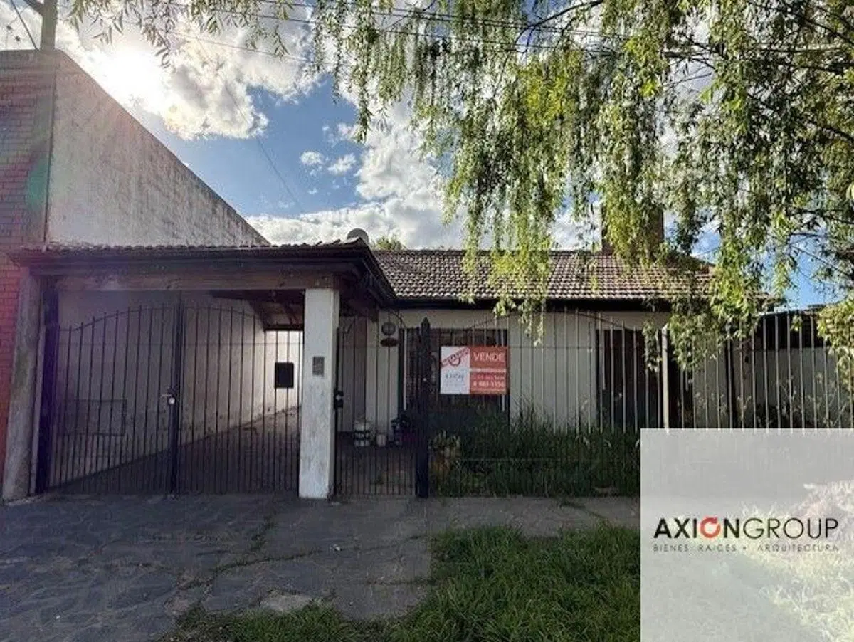 Venta de casa en calle 80 bis e 137 y 138 - Los Hornos 4