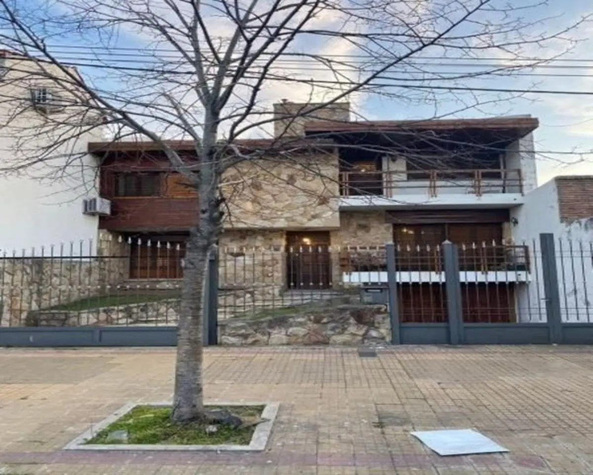 Venta de casa en calle 28 e 48 Y 49 - La Plata 3