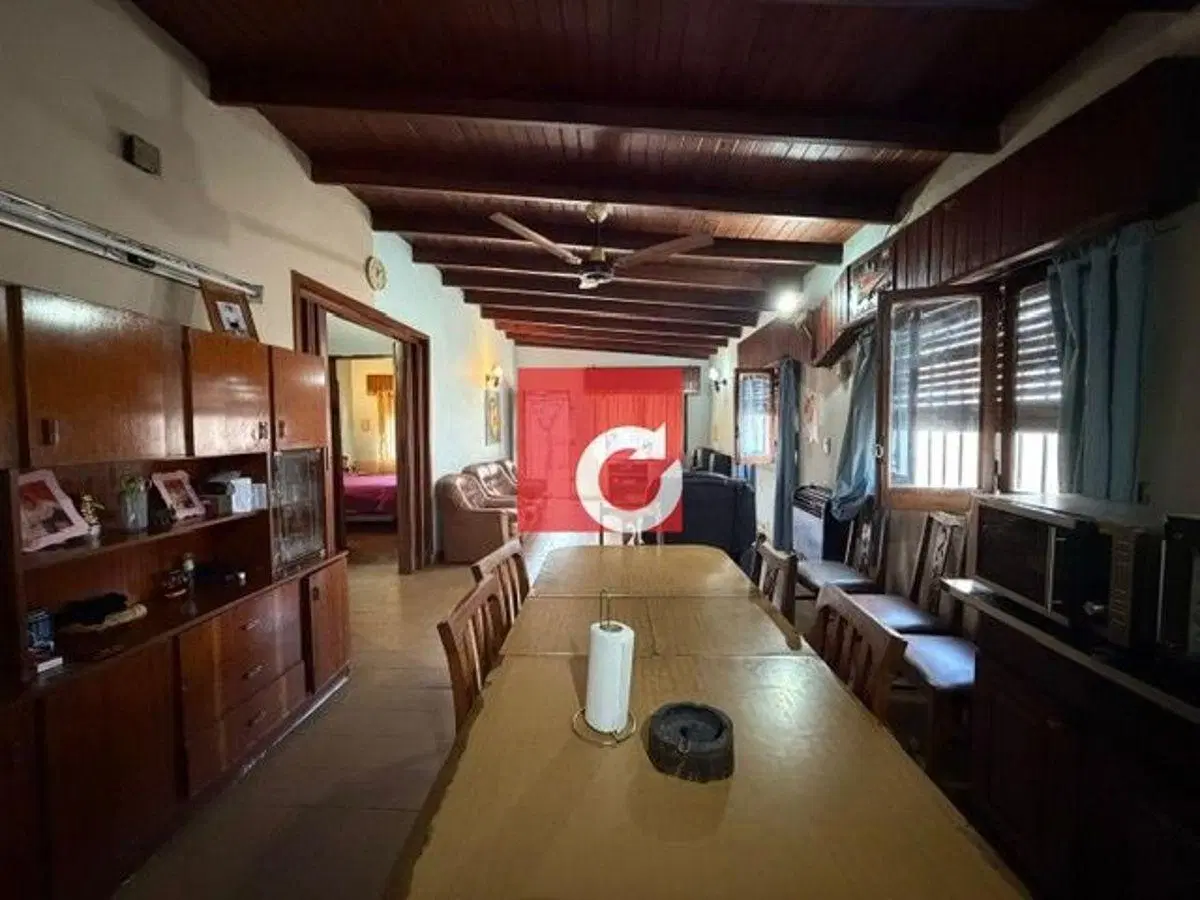 Venta de casa en 67 N 3028 e 155 y 156 - Los Hornos 5