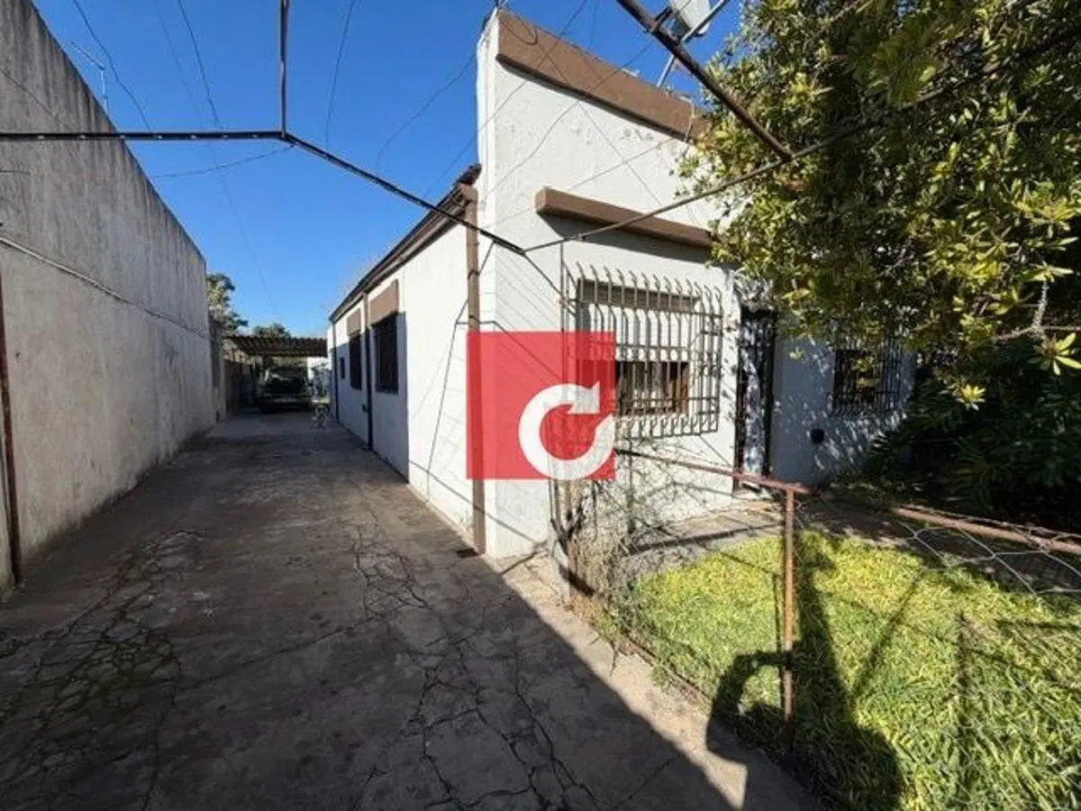 Venta de casa en 67 N 3028 e 155 y 156 - Los Hornos 3