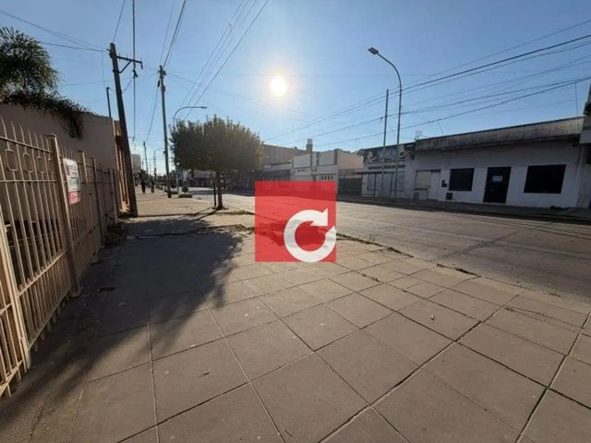 Venta de casa en Av. Montevideo n 1773 e 19 y 20 - Berisso 2