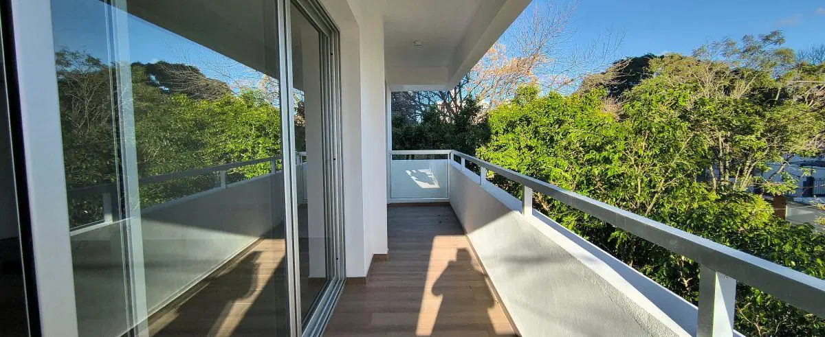 23 E/50 y51-Semipiso de categoría con un dormitorio en suite. Paque San Martín 2
