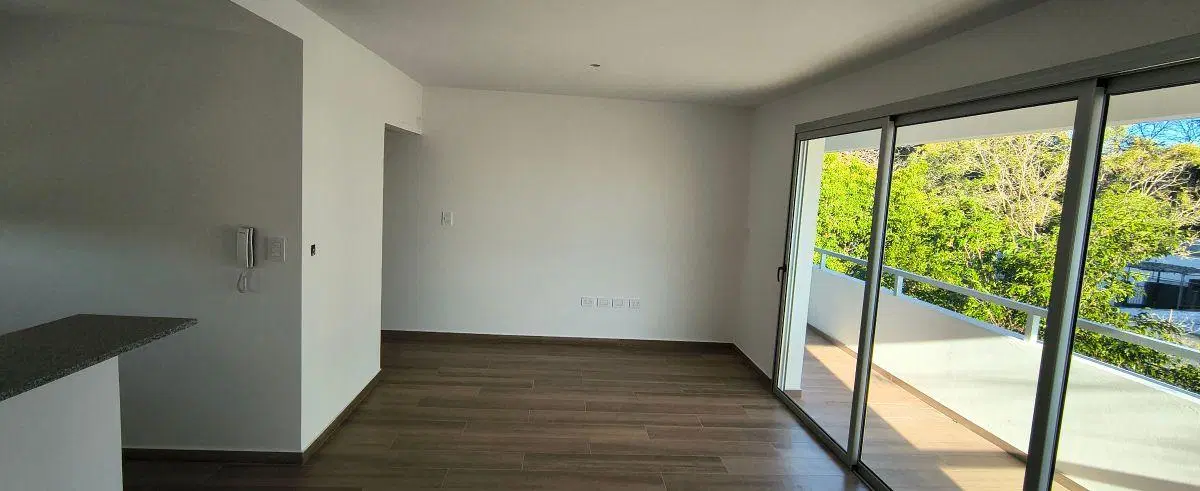 23 E/50 y51-Semipiso de categoría con un dormitorio en suite. Paque San Martín 3