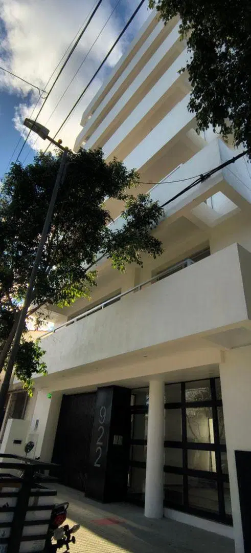 23 E/50 y51-Semipiso de categoría con un dormitorio en suite. Paque San Martín 1