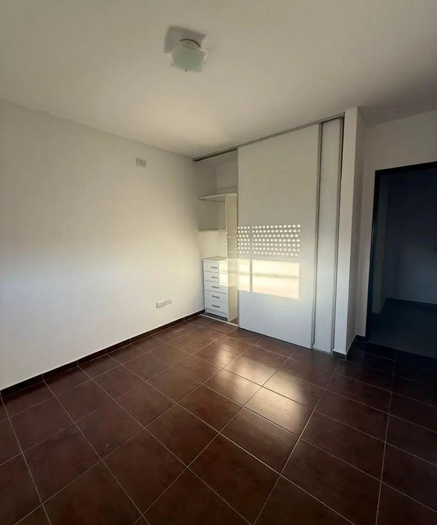 Dúplex en alquiler de 2 dormitorios en 43 esquina 142 La Plata 4