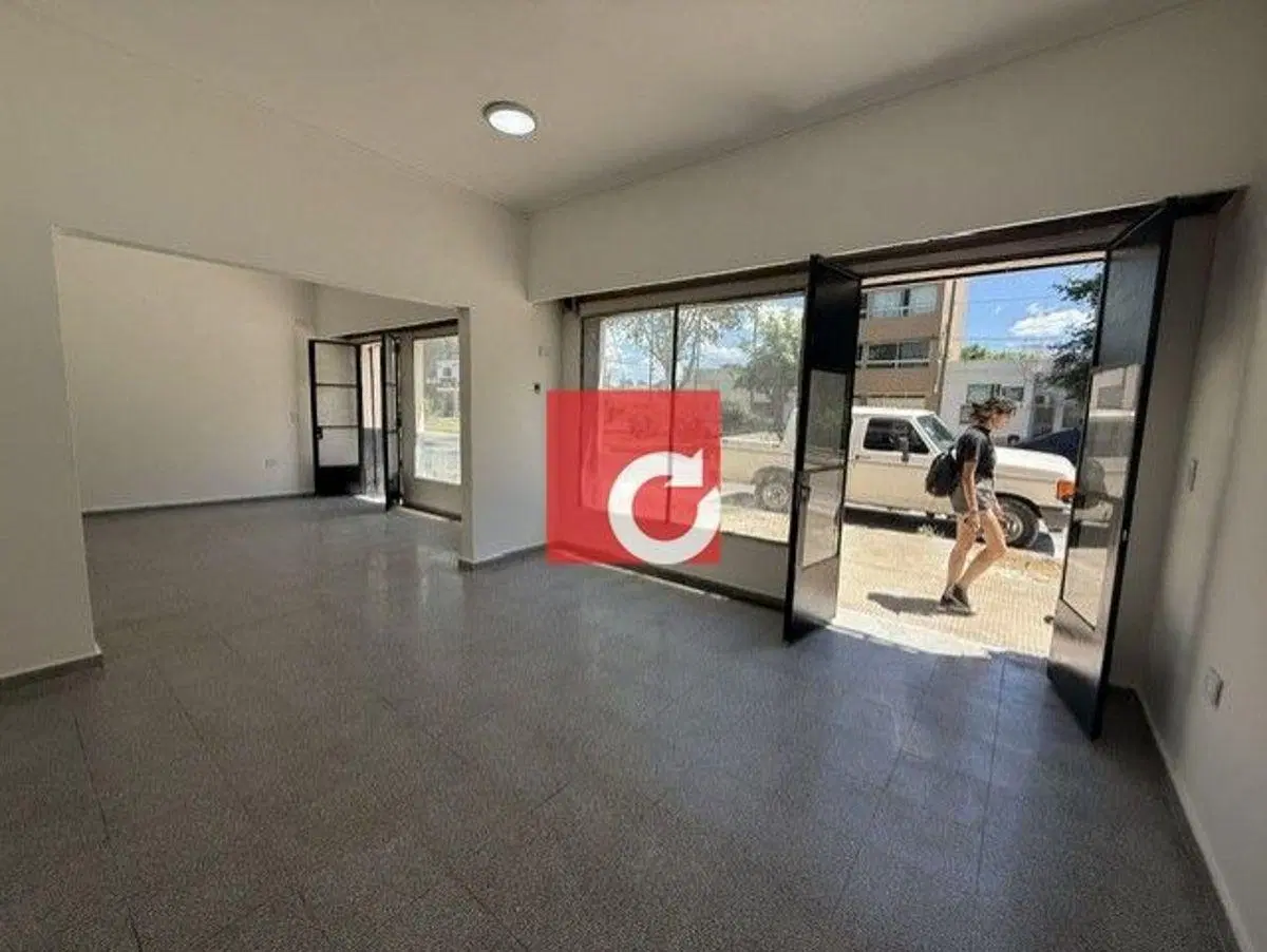 Alquiler de local comercial en diag. 74 N 3180 e 26 y 68 - La Plata 2