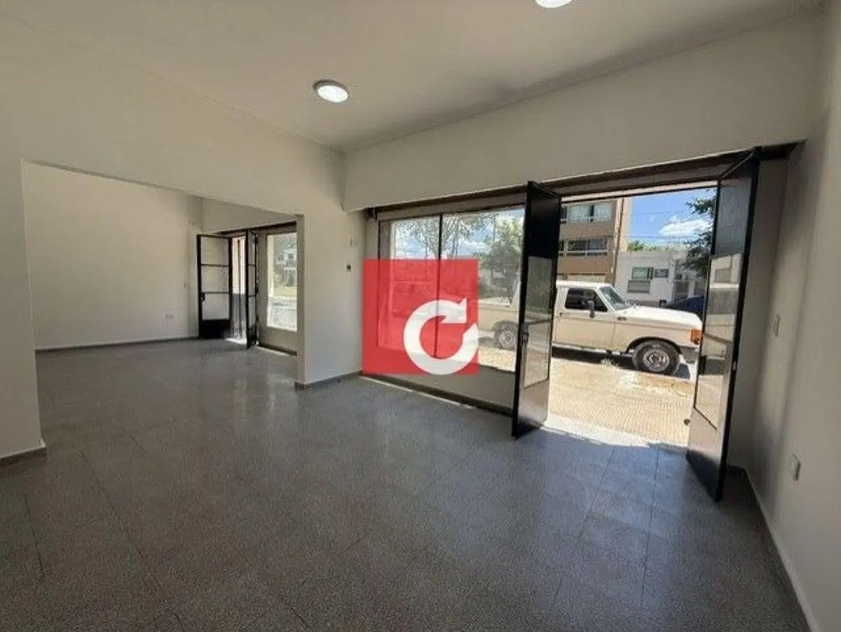 Alquiler de local comercial en diag. 74 N 3180 e 26 y 68 - La Plata 1