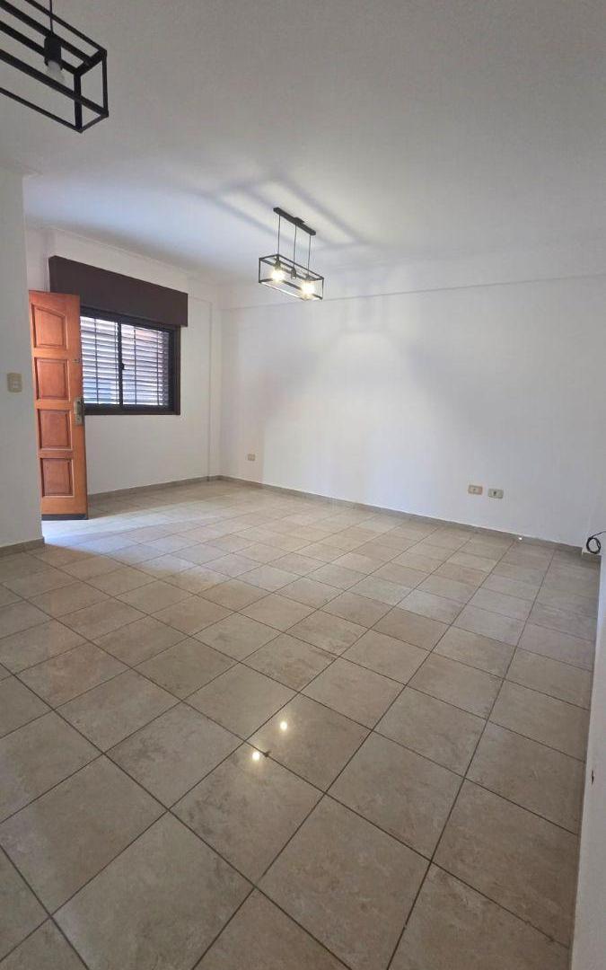 Foto de USO PROFESIONAL - CASA DE 3 HABITACIONES - 47 e 17 y 18, imagen 2