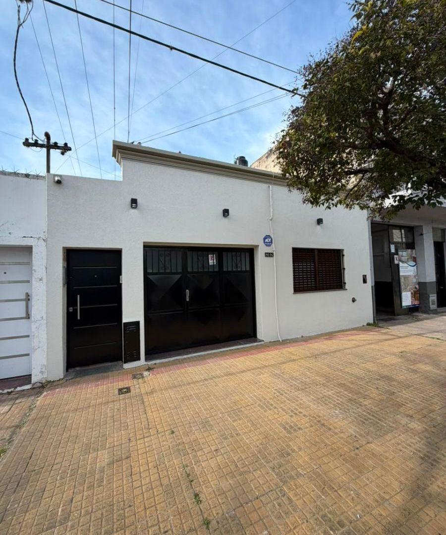 Foto de Casa en alquiler de dos dormitorios en Calle 64 entre Calle 22 y Calle, imagen 1