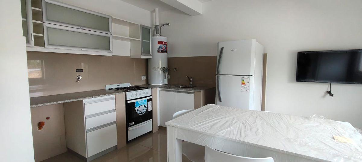 Foto de 37 Esquina 30-OPORTUNIDAD! Monoambiente amoblado en venta, imagen 2