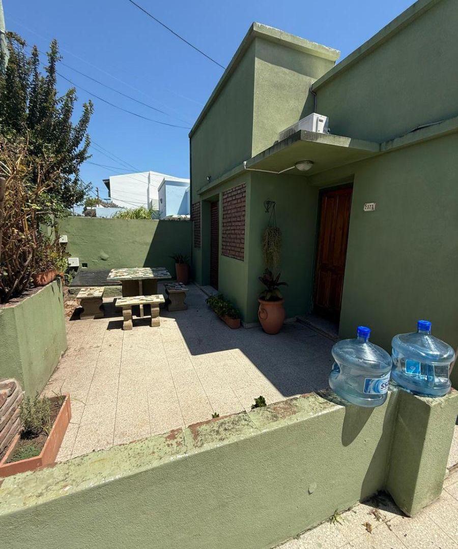 Foto de Casa con galpón en alquiler en Los Hornos 65 entre 141 y 142, imagen 3