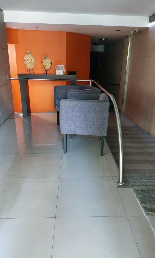 Foto de Monoambiente/Oficina al frente de 27m2 en Venta en Devoto / APTO, imagen 2