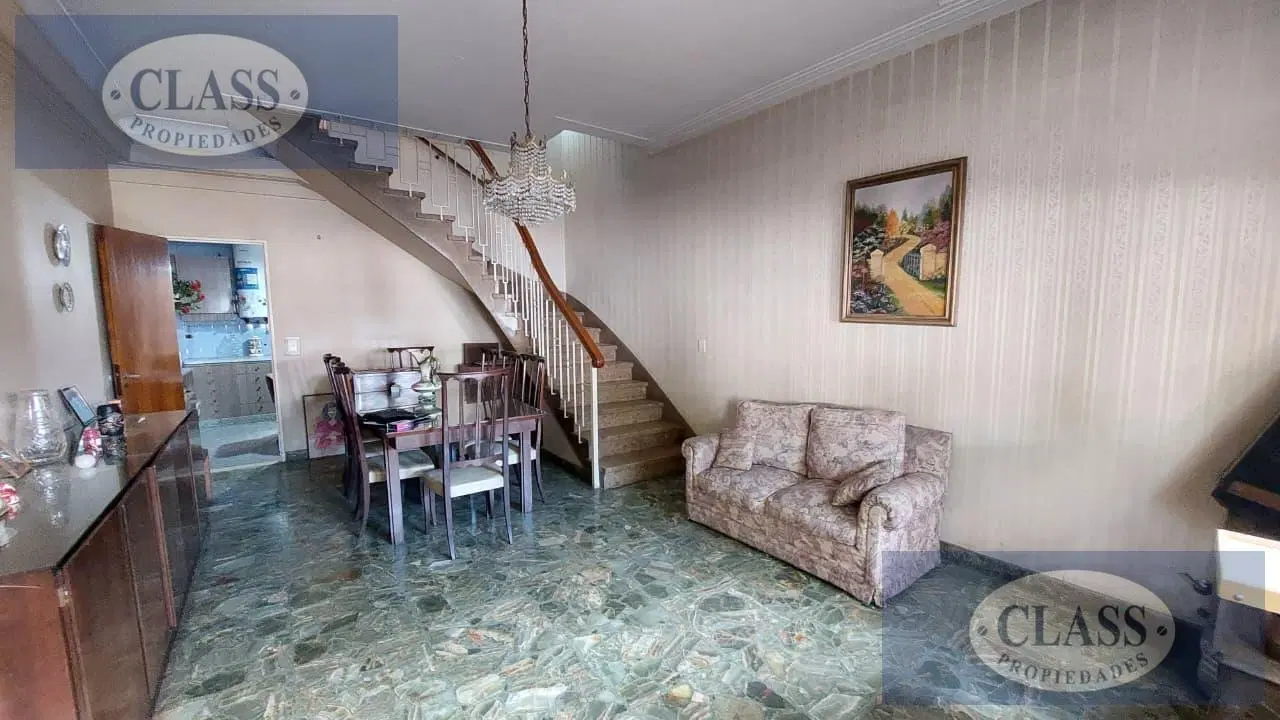 CASA DE 5 AMBIENTES SOBRE LOTE PROPIO CON TERRAZA Y FONDO LIBRE EN VENTA EN FLORES!!! 400 M2 4