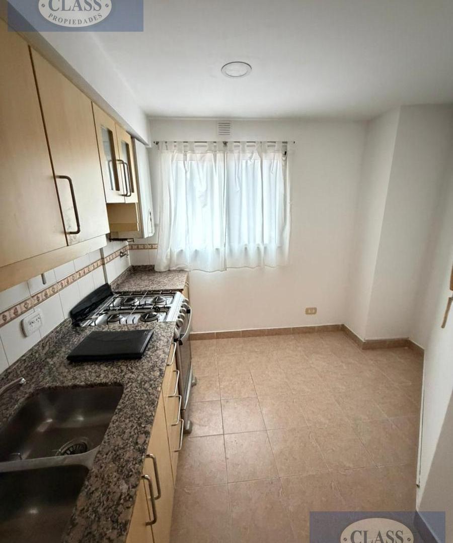 Foto de DEPARTAMENTO 2 AMBIENTES CON PATIO EN ALQUILER EN FLORES - PISCINA - SUM - SEGURIDAD 24 HS PRESENCIA, imagen 4
