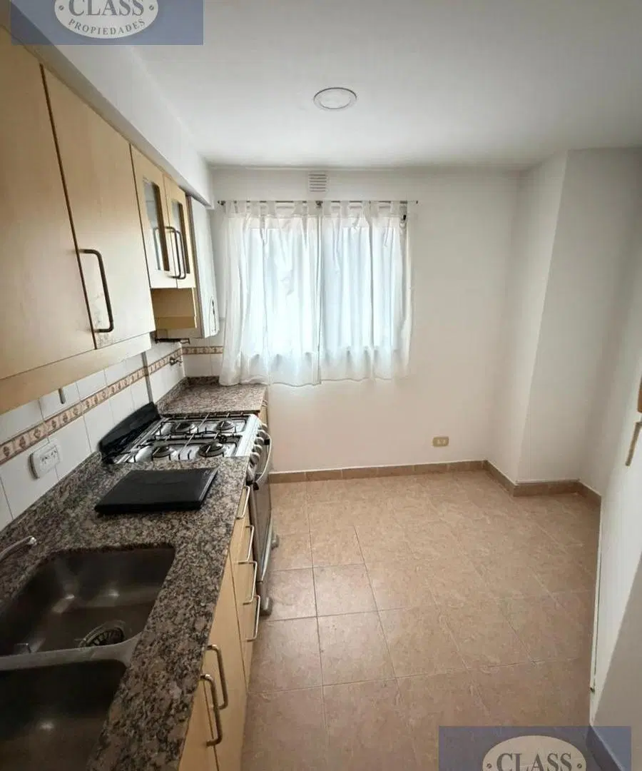DEPARTAMENTO 2 AMBIENTES CON PATIO EN ALQUILER EN FLORES - PISCINA - SUM - SEGURIDAD 24 HS PRESENCIA 4