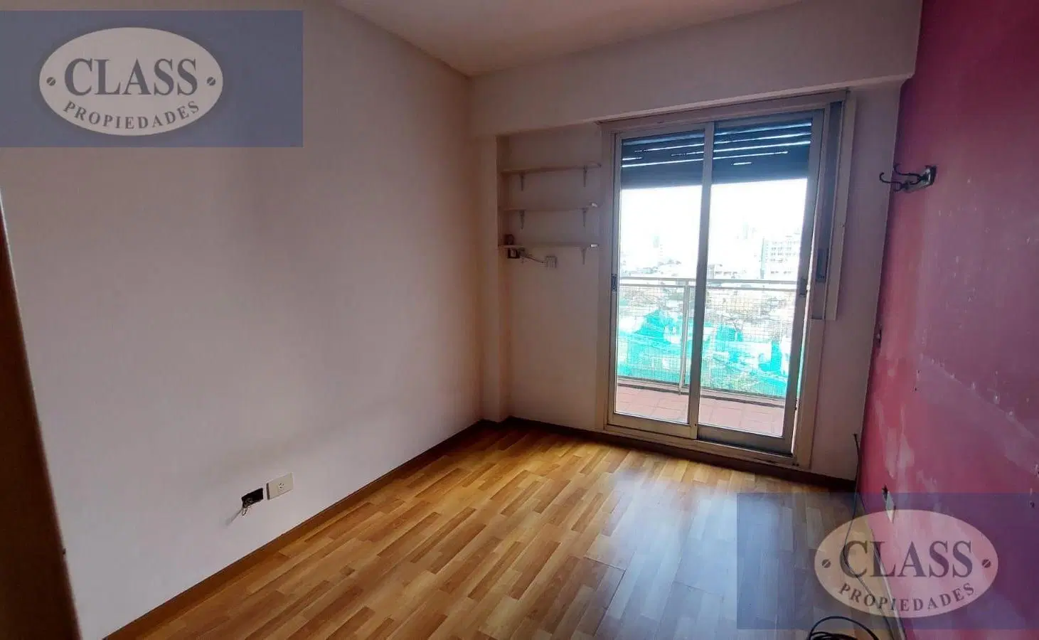 PISO DE 5 AMBIENTES EN VENTA EN FLORESTA, CON TERRAZA PROPIA, QUINCHO, PARRILLA Y COCHERA!!! 5