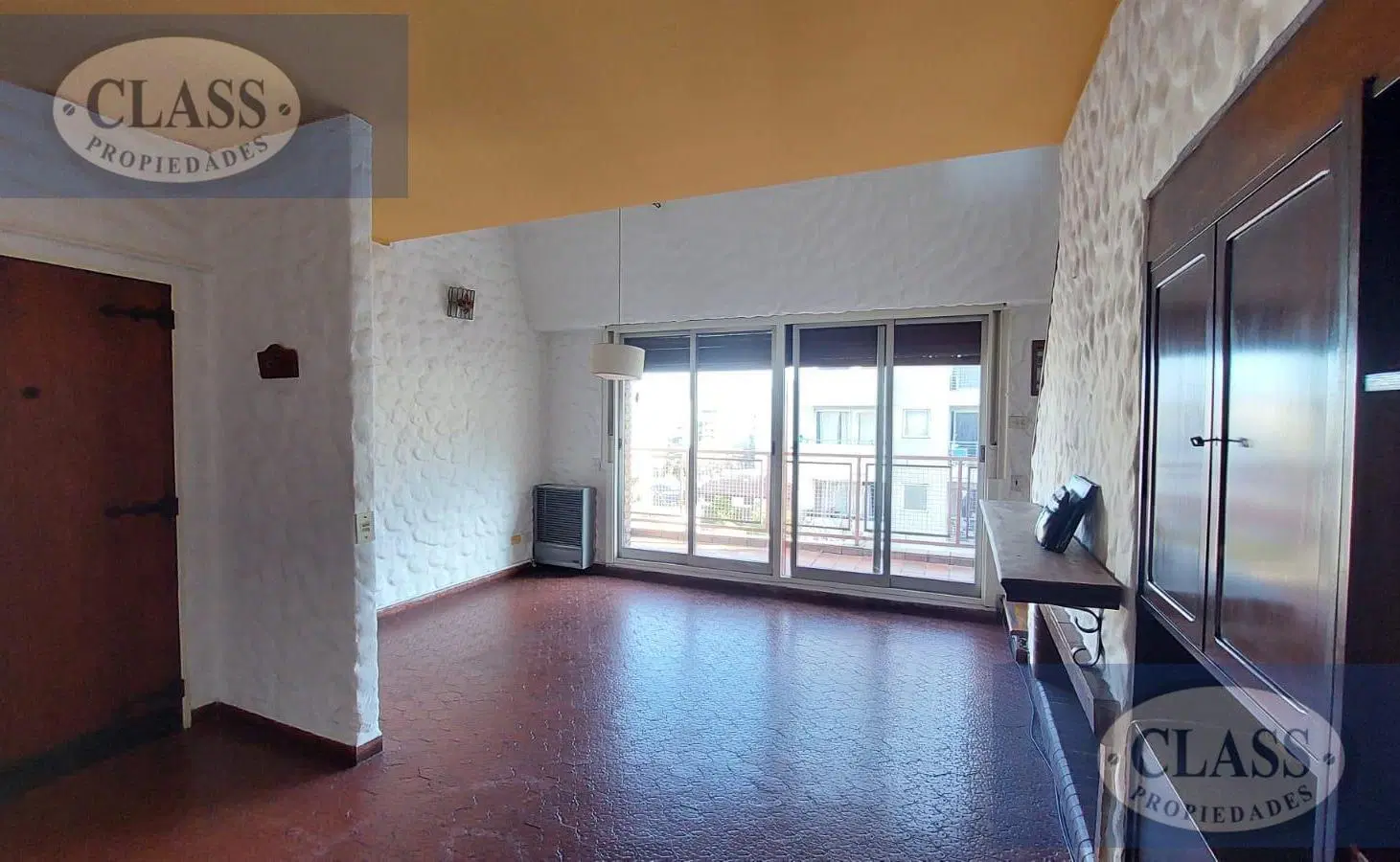 PISO DE 5 AMBIENTES EN VENTA EN FLORESTA, CON TERRAZA PROPIA, QUINCHO, PARRILLA Y COCHERA!!! 2