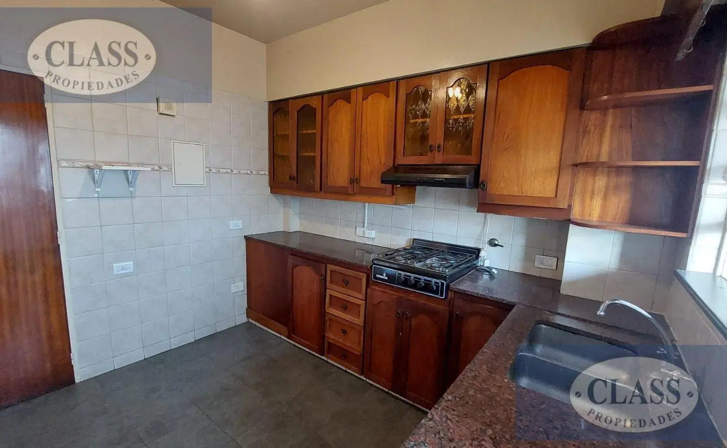PISO DE 5 AMBIENTES EN VENTA EN FLORESTA, CON TERRAZA PROPIA, QUINCHO, PARRILLA Y COCHERA!!! 5