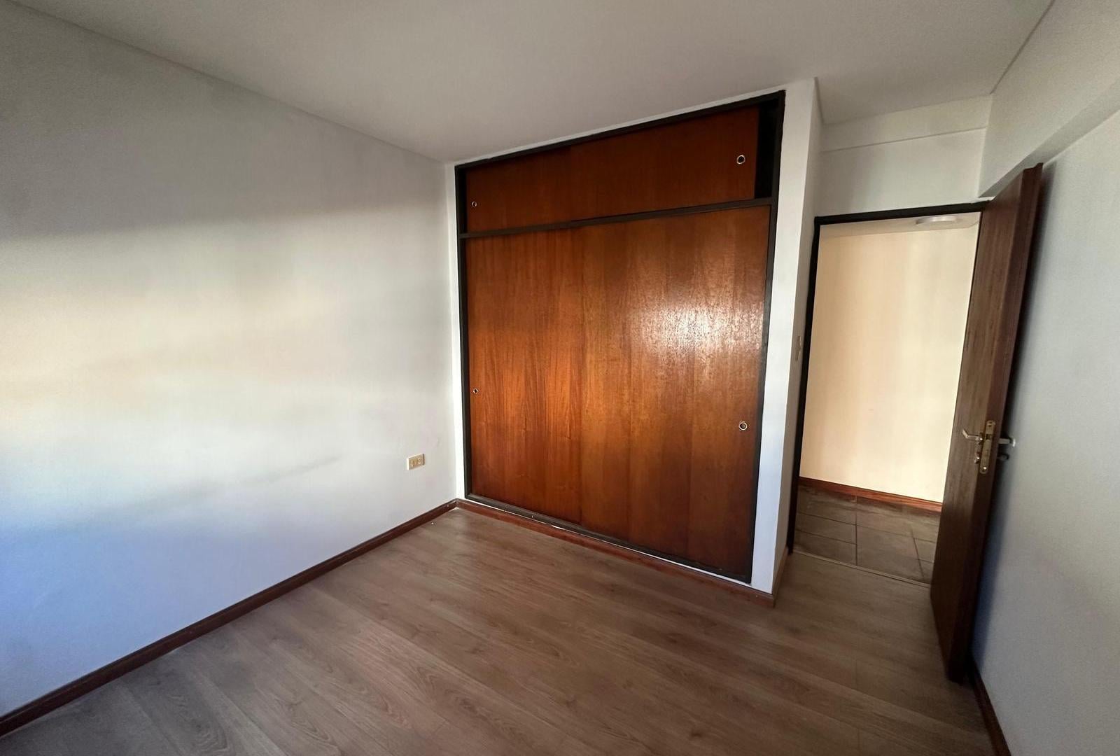 Foto de Calle 16 e/ 57 y 58 | ¡Luminoso y Al Frente! 1 Dormitorio, imagen 3