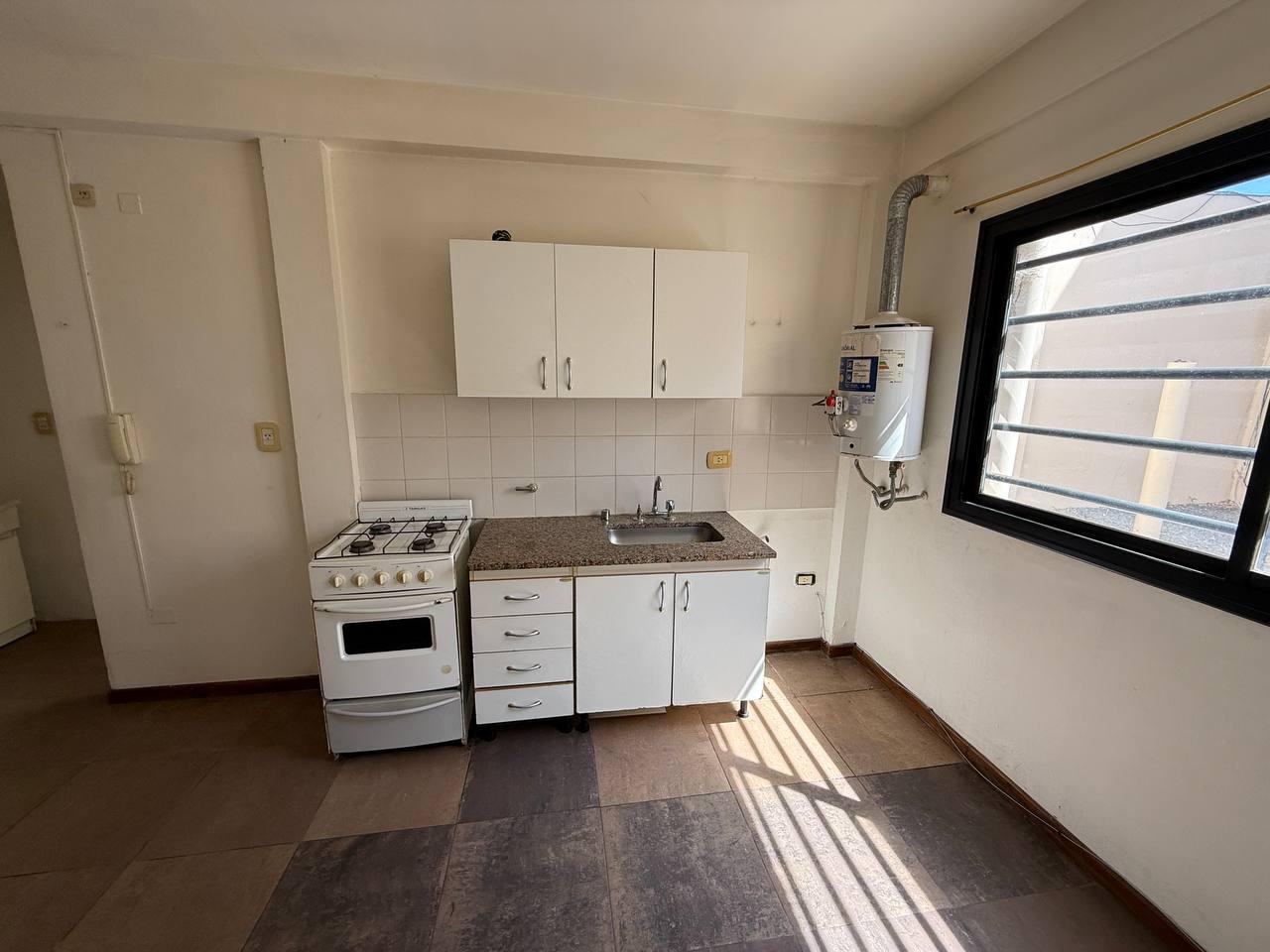 Foto de Calle 21 e/60 y 61 | Alquiler Depto 2 Ambientes Apto Mascotas, imagen 3