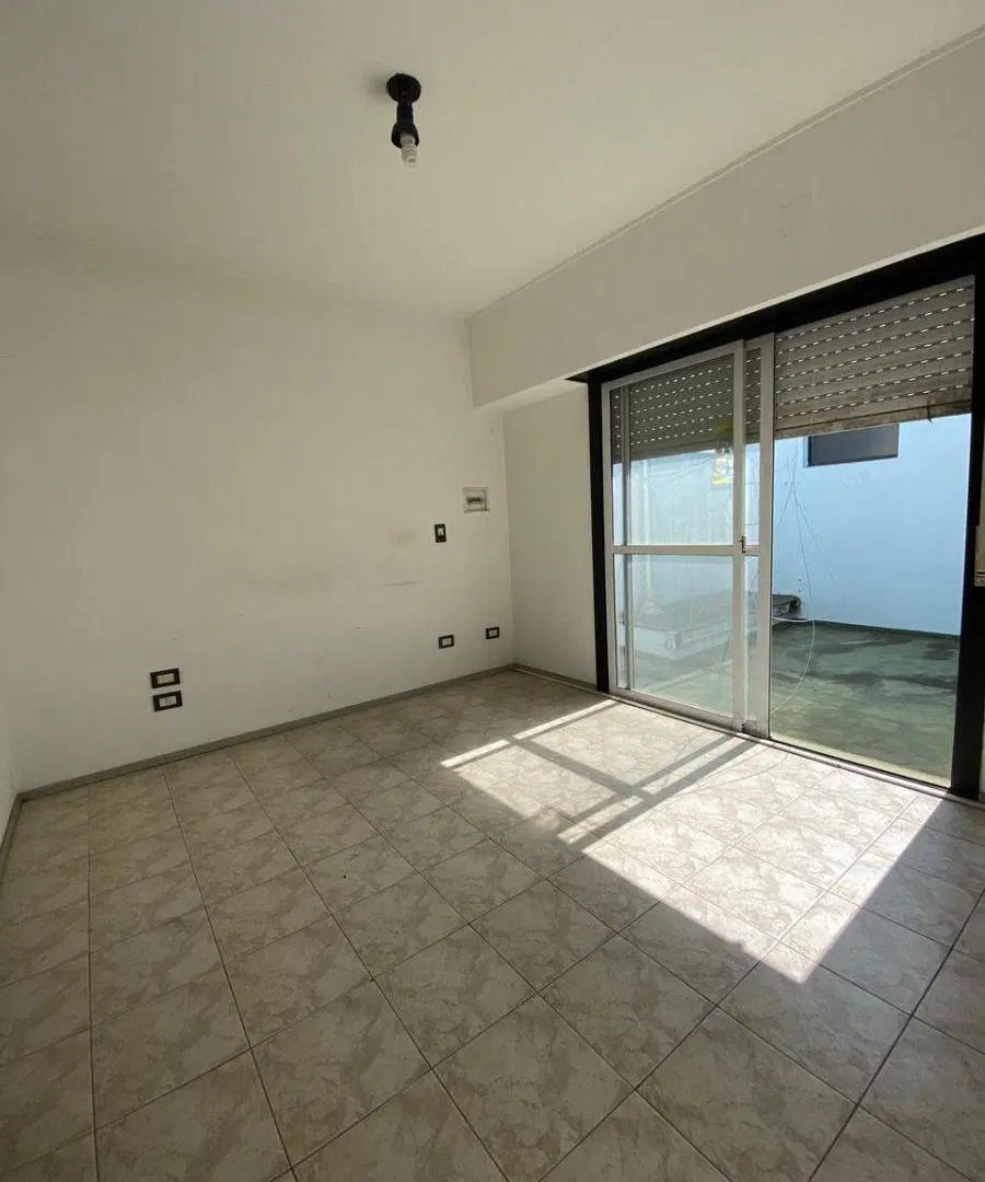 Departamento de 1 dormitorio con patio y balcón 5