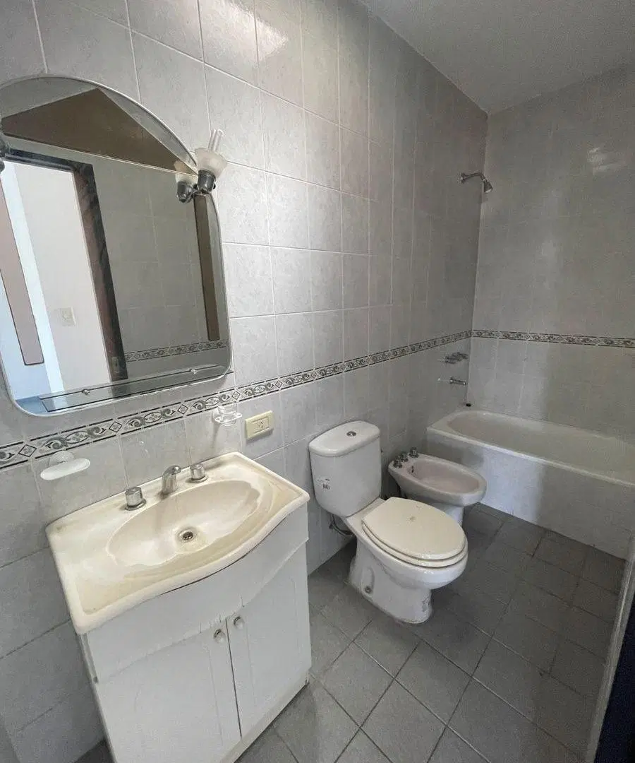 Departamento de 1 dormitorio con patio y balcón 3