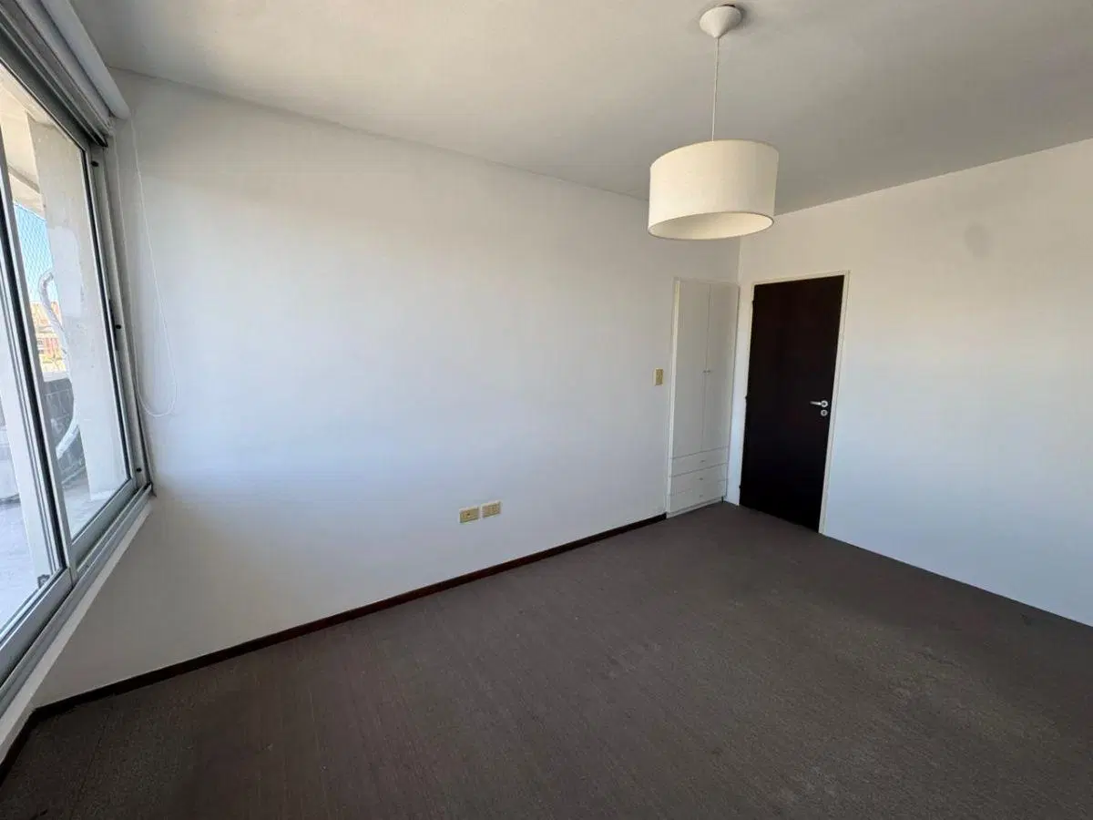 Departamento de 2 dormitorios con cochera en alquiler 5