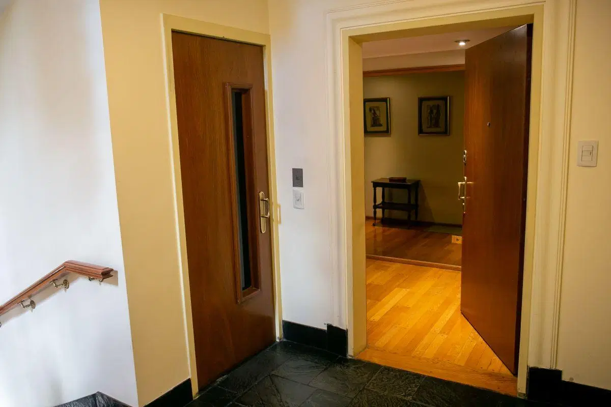 Piso de 4 Ambientes - 3 Dormitorios - 2 Cocheras - Dependencia - Sum y Parque Arbolado con Piscina 2