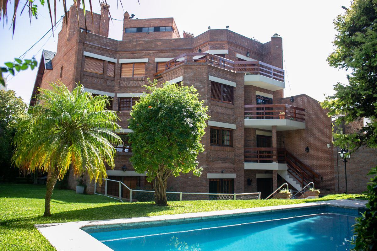 Piso de 4 Ambientes - 3 Dormitorios - 2 Cocheras - Dependencia - Sum y Parque Arbolado con Piscina