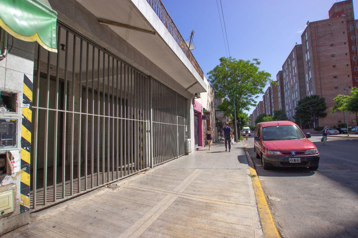 Foto de Castañares y Escalada - Galpón con Vivienda - Villa Lugano, imagen 4