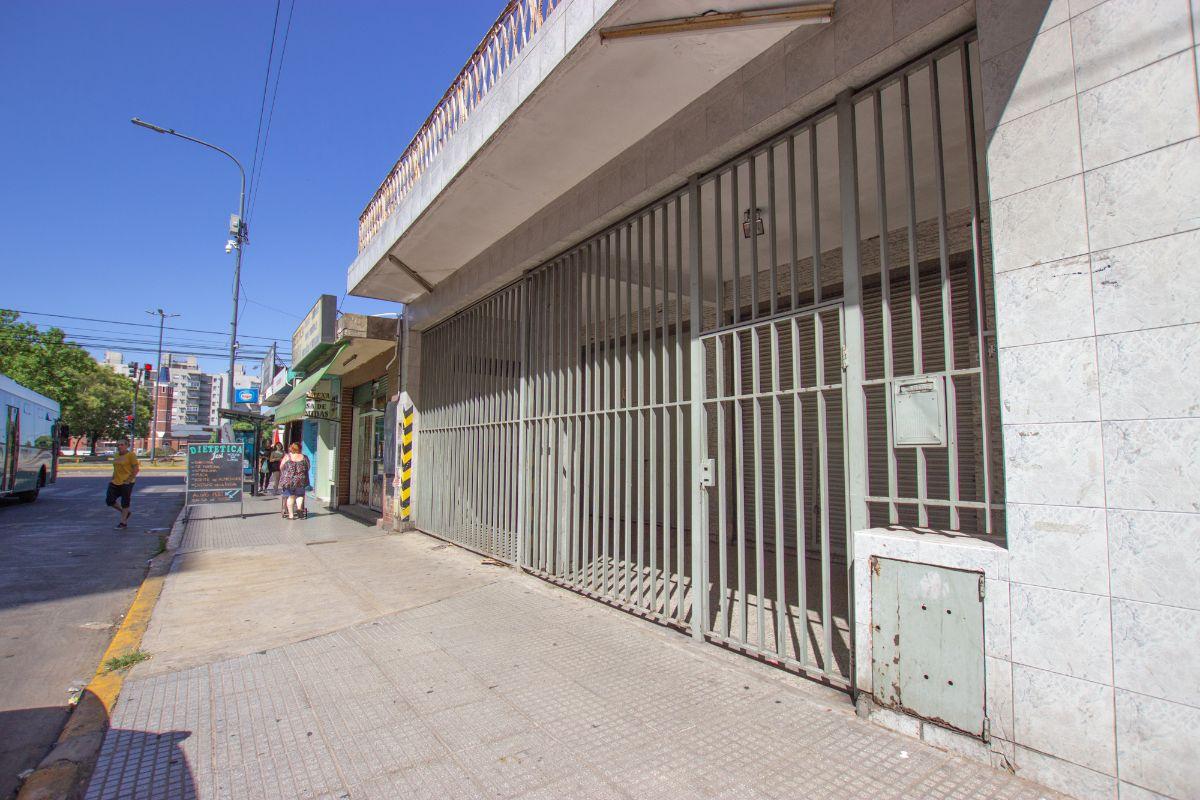 Foto de Castañares y Escalada - Galpón con Vivienda - Villa Lugano, imagen 2