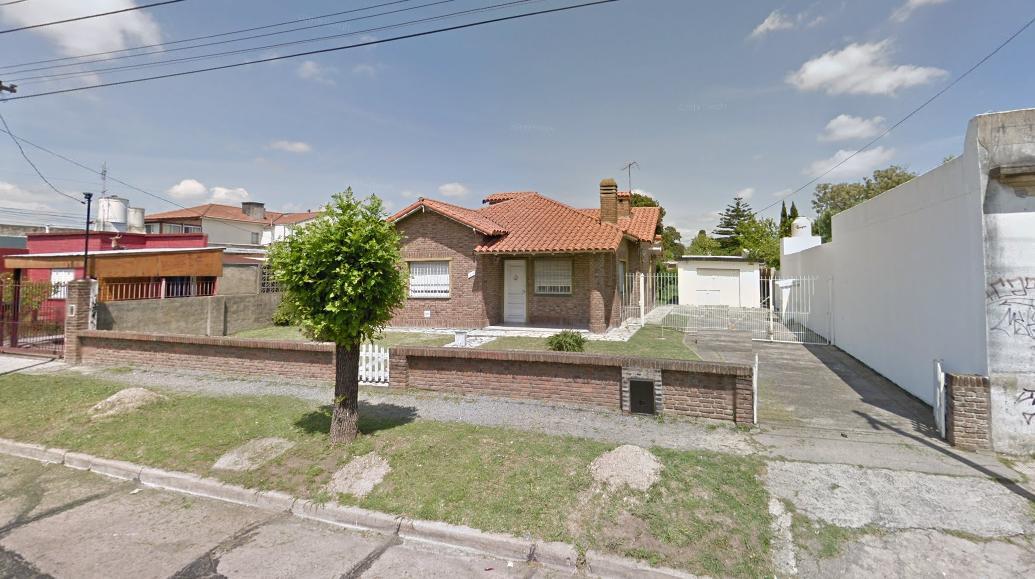 Vende Chalet a Reciclar Sobre 2 Lotes.930 M².berazategui 4