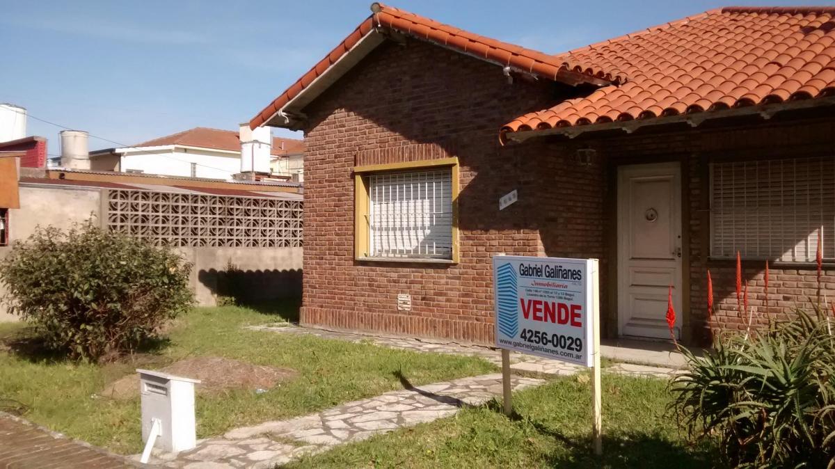 Vende Chalet a Reciclar Sobre 2 Lotes.930 M².berazategui 2