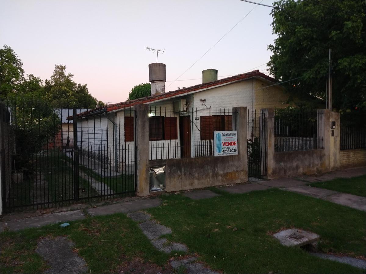 VENDE CHALET + vivienda al fondo a reciclar + e/ auto.