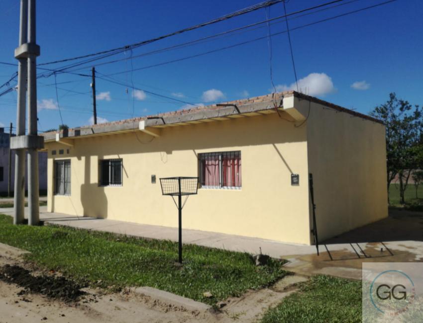 Vende/permuta 2 Dptos + Local. San Luis del Palmar, Corrientes 3