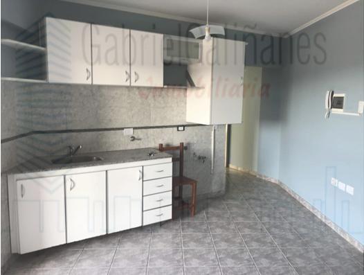Vende Departamento 3º piso c/ balcón. Excelente ubicación.BGUI.