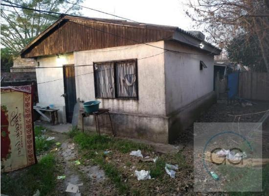 VENDE LOTE c/ 4 VIVIENDAS. Berazategui.