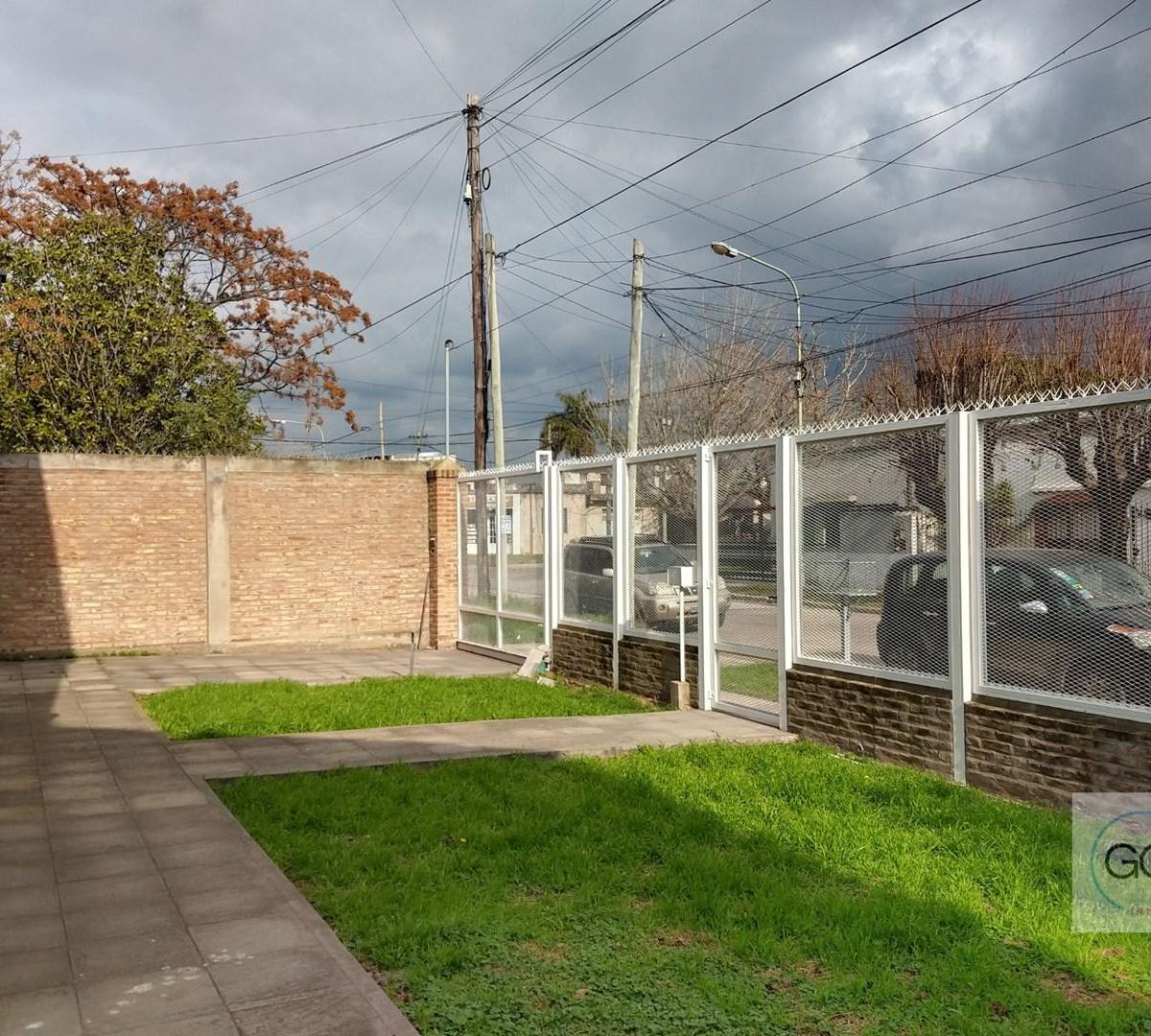 Oportunidad: Vende Casa de 2 Plantas (5 Ambientes) - Berazategui 1