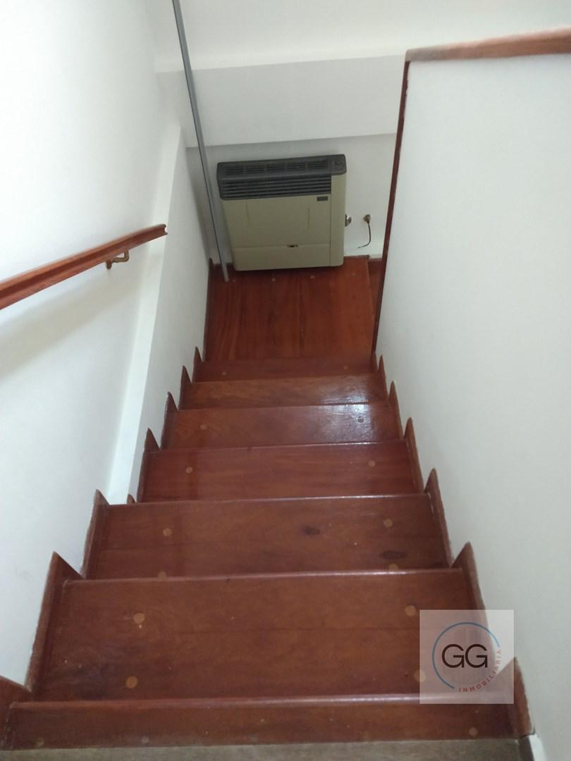 Oportunidad: Vende Casa de 2 Plantas (5 Ambientes) - Berazategui 4