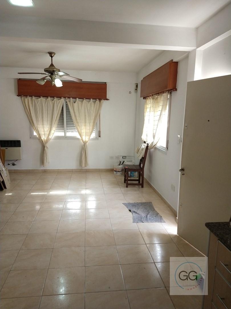 Oportunidad: Vende Casa de 2 Plantas (5 Ambientes) - Berazategui 5