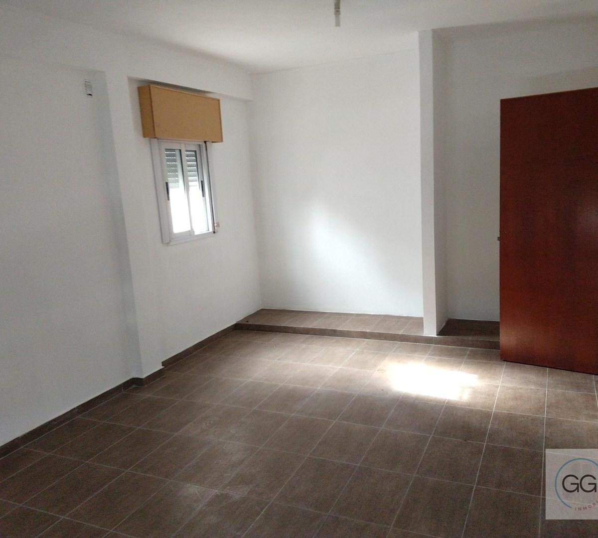 Oportunidad: Vende Casa de 2 Plantas (5 Ambientes) - Berazategui 2