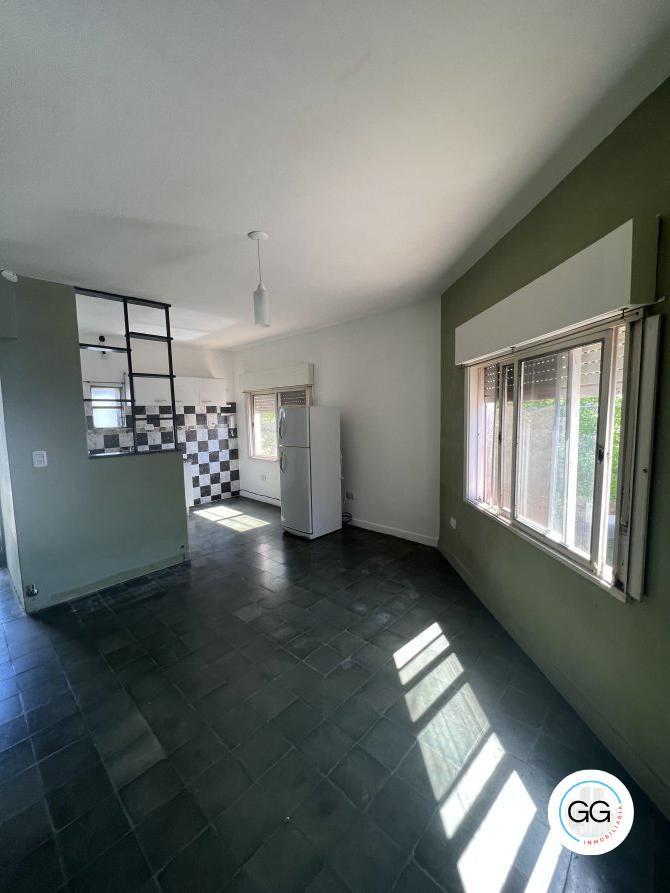 Vende Departamento 2 Ambientes C/cochera. Berazategui 3