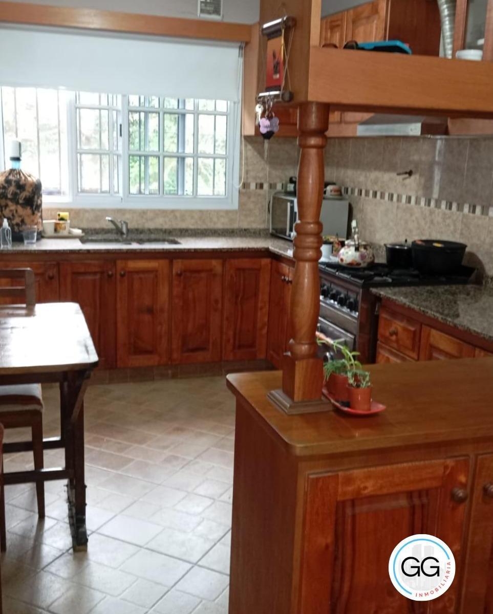 Vende Casa 4 Ambientes C/ Parque y Pileta 5