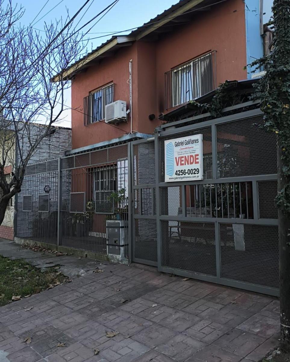 Vende Casa 4 Ambientes C/ Parque y Pileta 1
