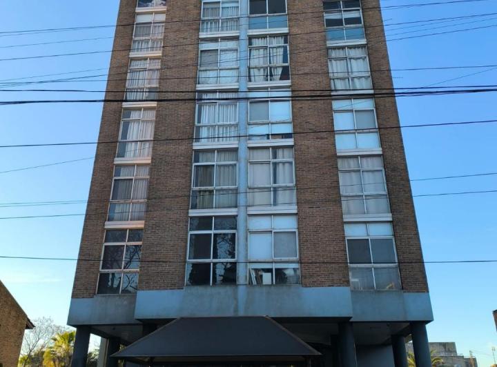 Alquila Dpto en 8º piso con balcón y cochera 3