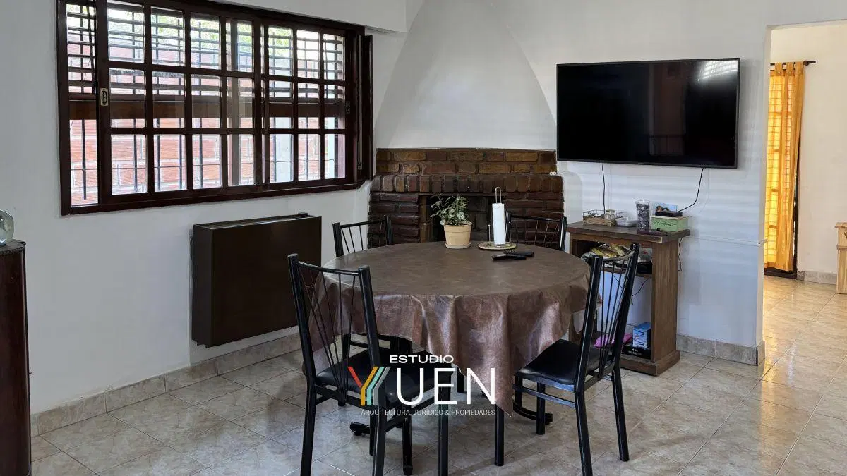 Casa en venta en Barrio Aeropuerto de 2 dormitorios 4