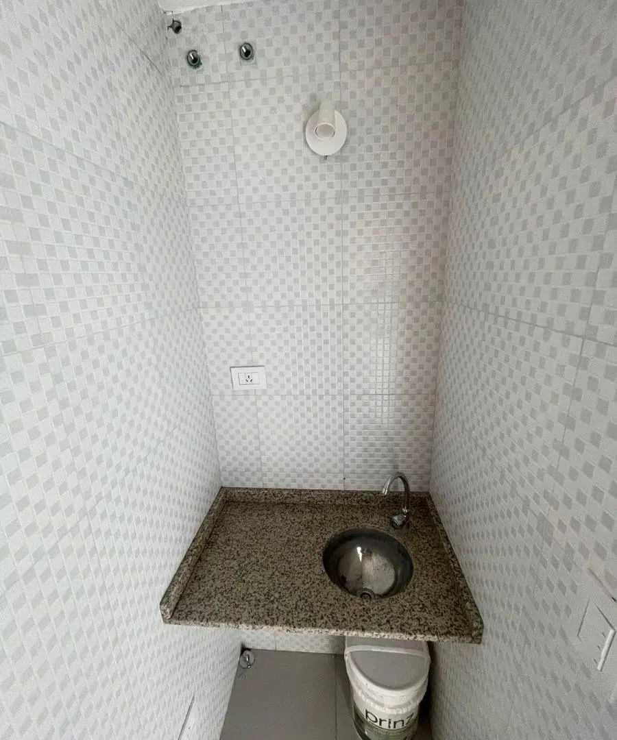 Local en alquiler en Centro de Villa Elisa – 55 m² con entrepiso 4