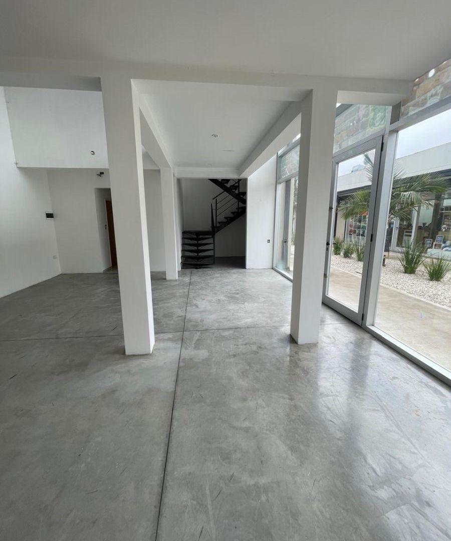 Foto de EXCLUSIVO LOCAL COMERCIAL EN ALQUILER – UBICACIÓN PRIVILEGIADA EN VILLA, imagen 3